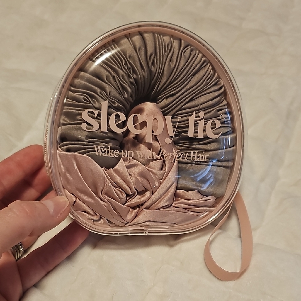 Sleepy Tie Hair Accessory in Pink